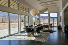 NEW LISTING - Sunny Acres is a brand new custom home - Sleeps 6